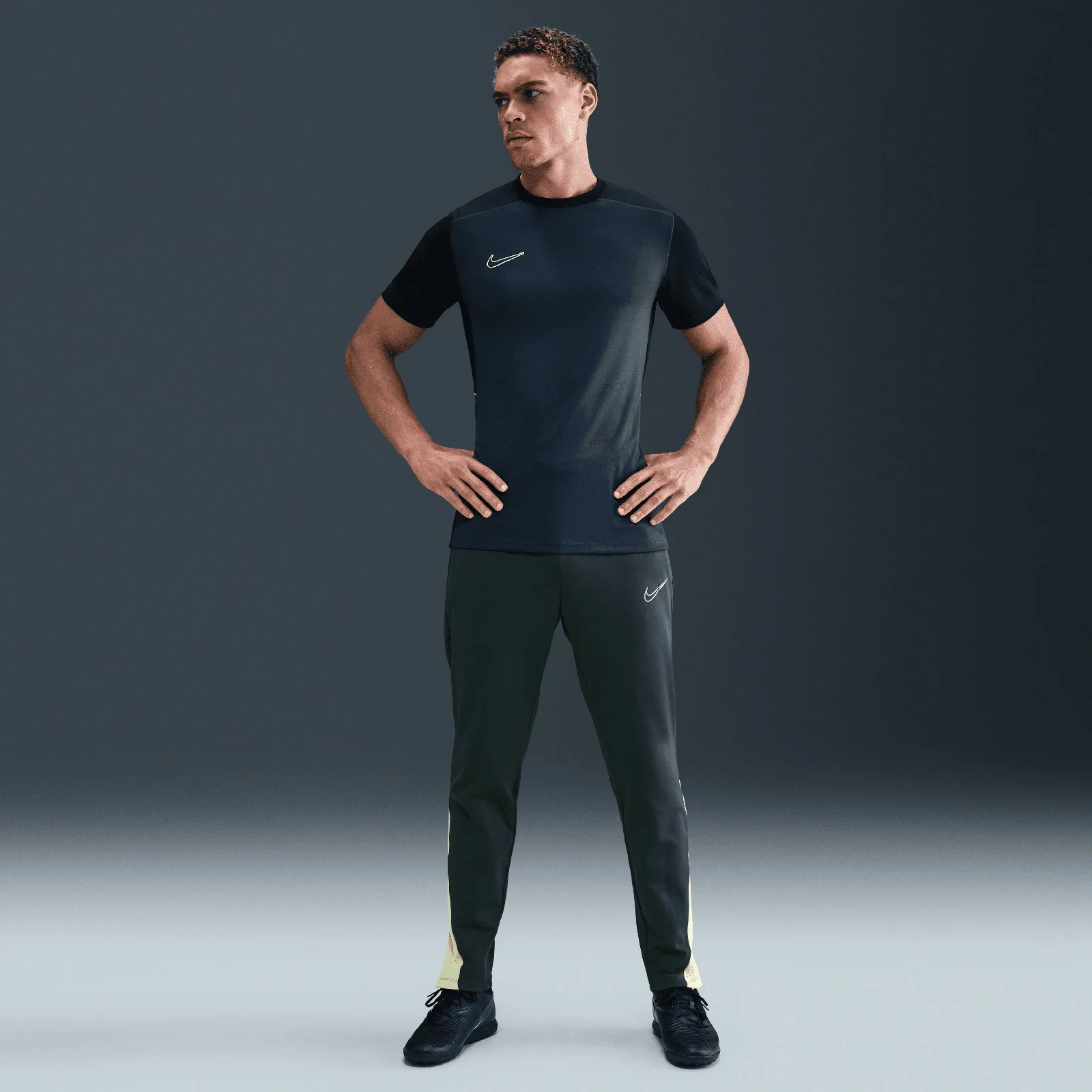 13442-nike-academy-winter-warrior-mens-therma-fit-soccer-pants-7.webp Nike Academy Winter Warrior Mens Therma-FIT Soccer Pants