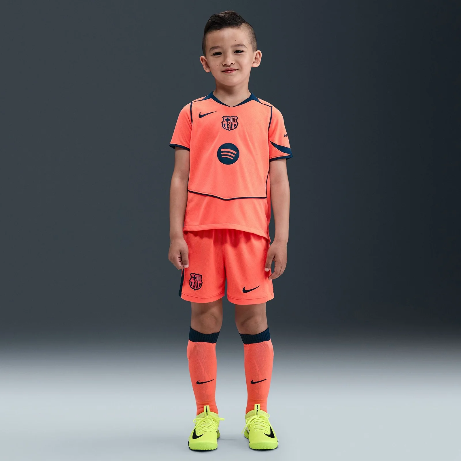 14707-nike-fc-barcelona-2025-26-stadium-third-little-kids-dri-fit-total-90-soccer-3-piece-kit-3.webp Nike FC Barcelona 2025/26 Stadium Third Little Kids Dri-FIT Total 90 Soccer 3-Piece Kit