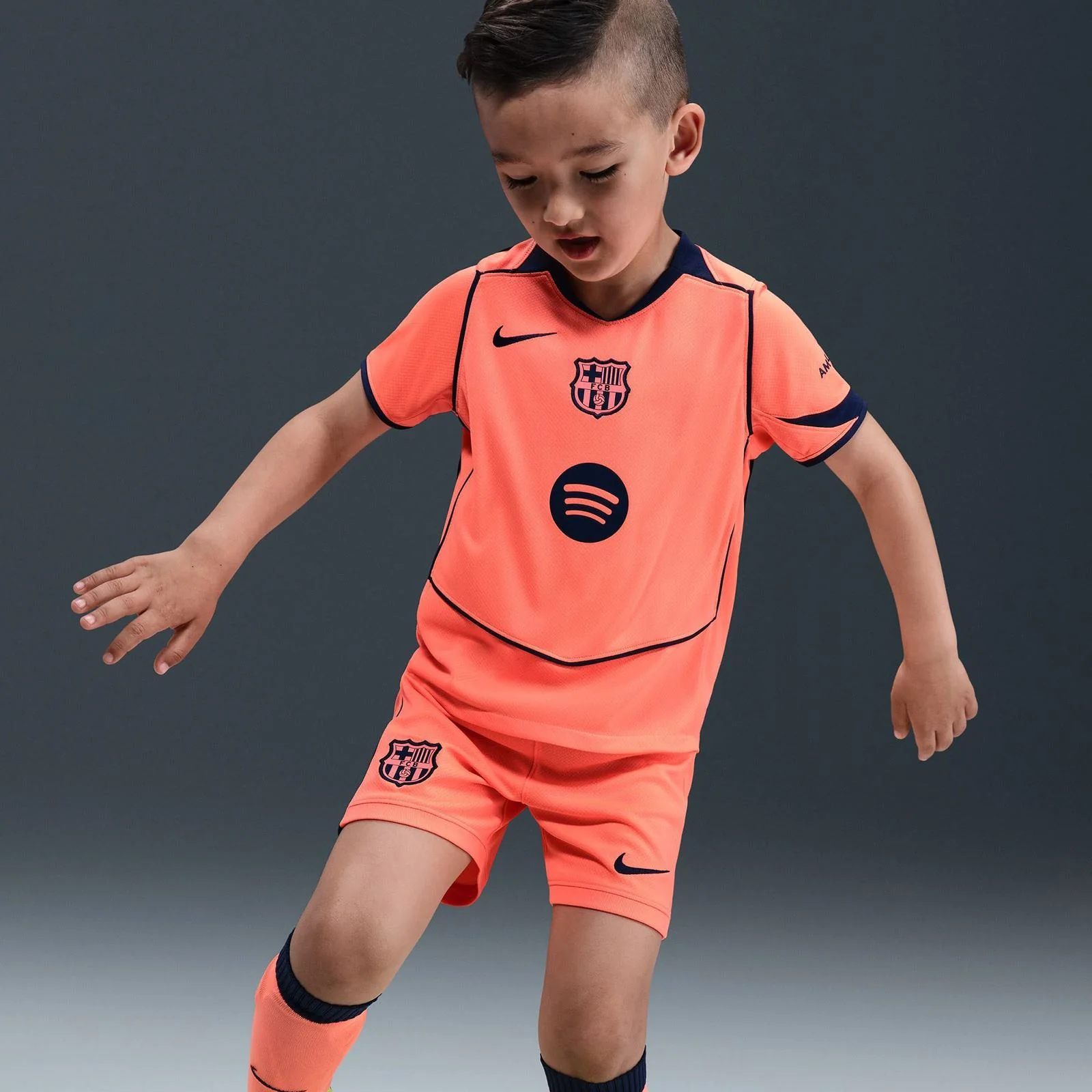 14707-nike-fc-barcelona-2025-26-stadium-third-little-kids-dri-fit-total-90-soccer-3-piece-kit-9.webp Nike FC Barcelona 2025/26 Stadium Third Little Kids Dri-FIT Total 90 Soccer 3-Piece Kit