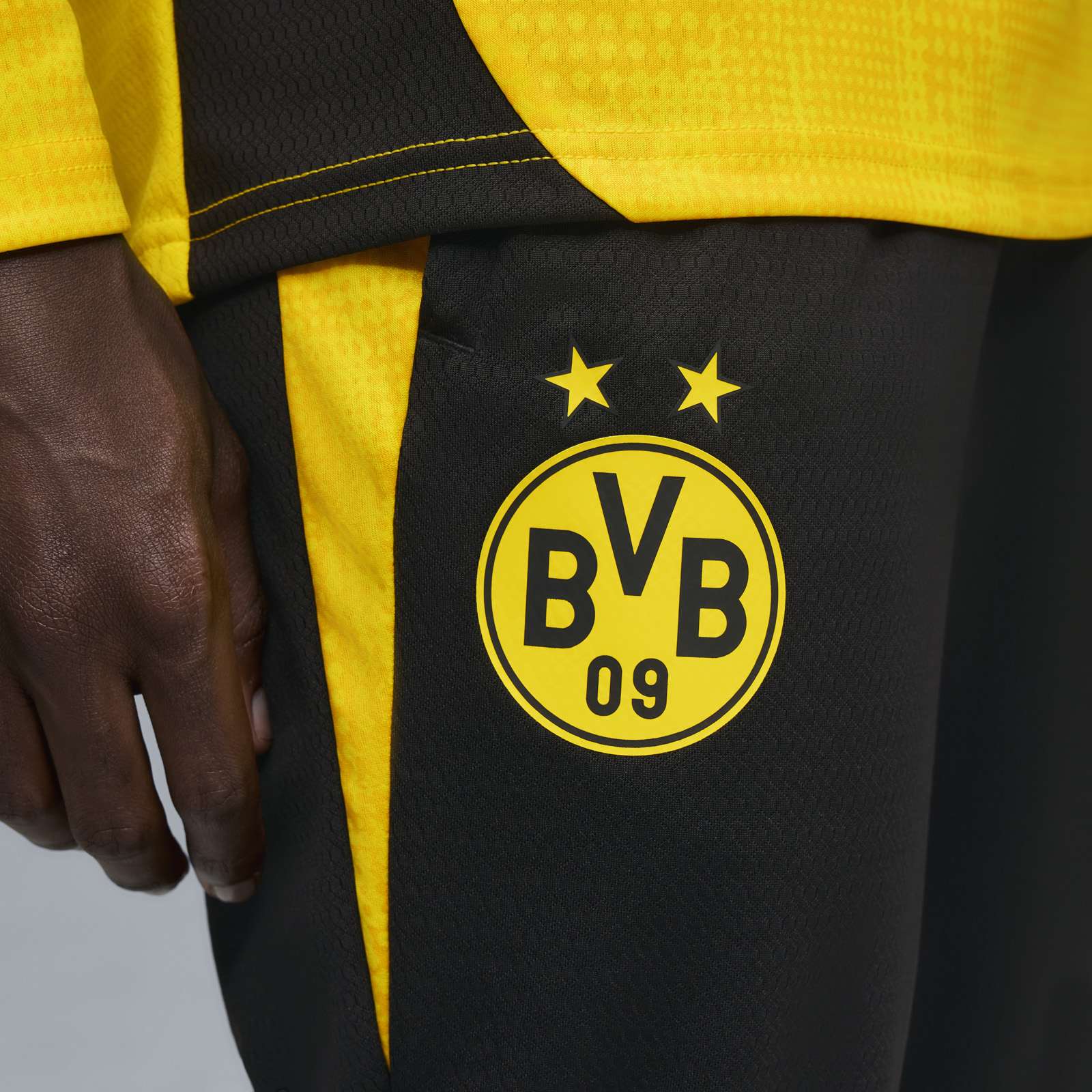 15068-puma-borussia-dortmund-football-2025-26-adults-training-pant-3.jpg Puma Borussia Dortmund Football 2025/26 Adults Training Pant