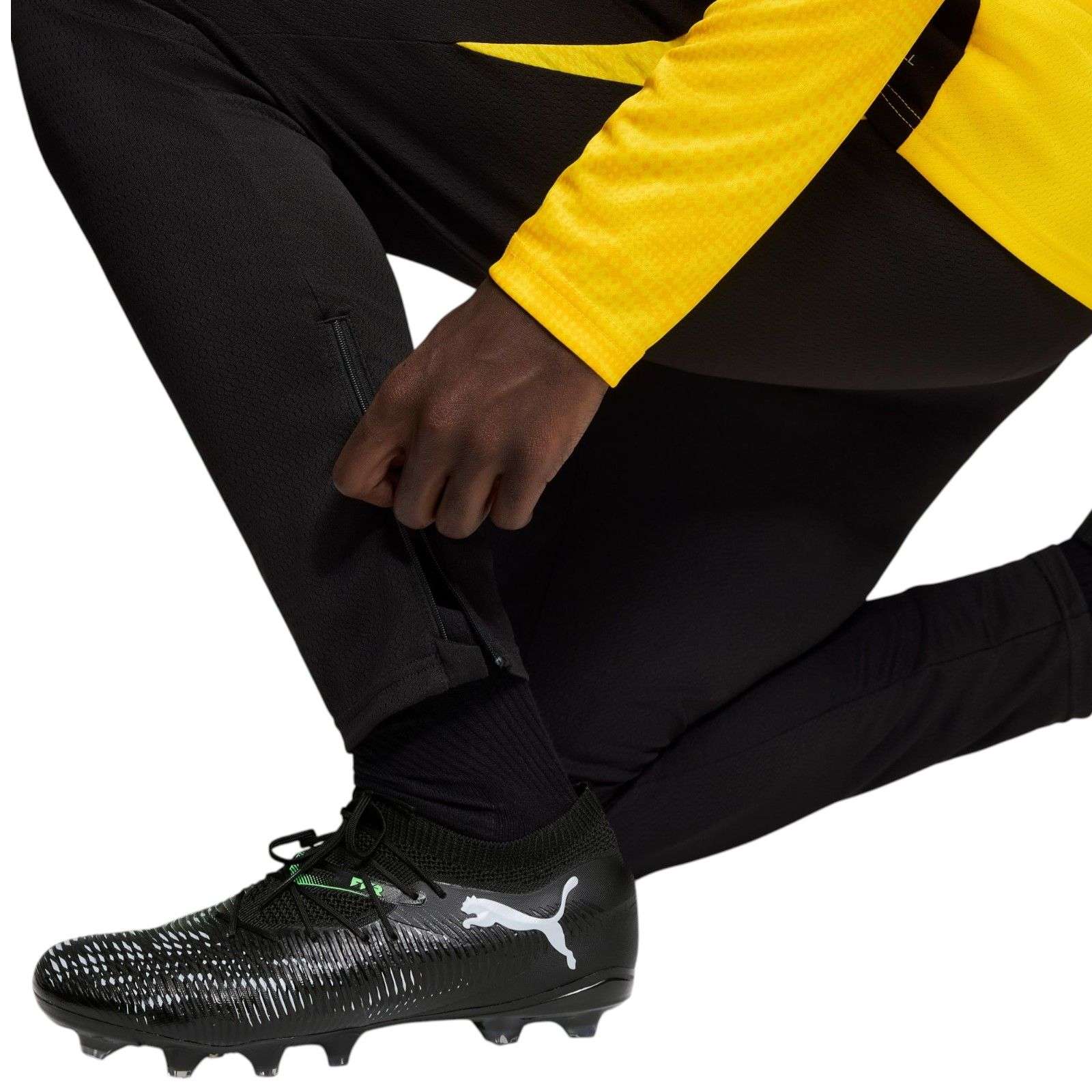 15068-puma-borussia-dortmund-football-2025-26-adults-training-pant-4.jpg Puma Borussia Dortmund Football 2025/26 Adults Training Pant
