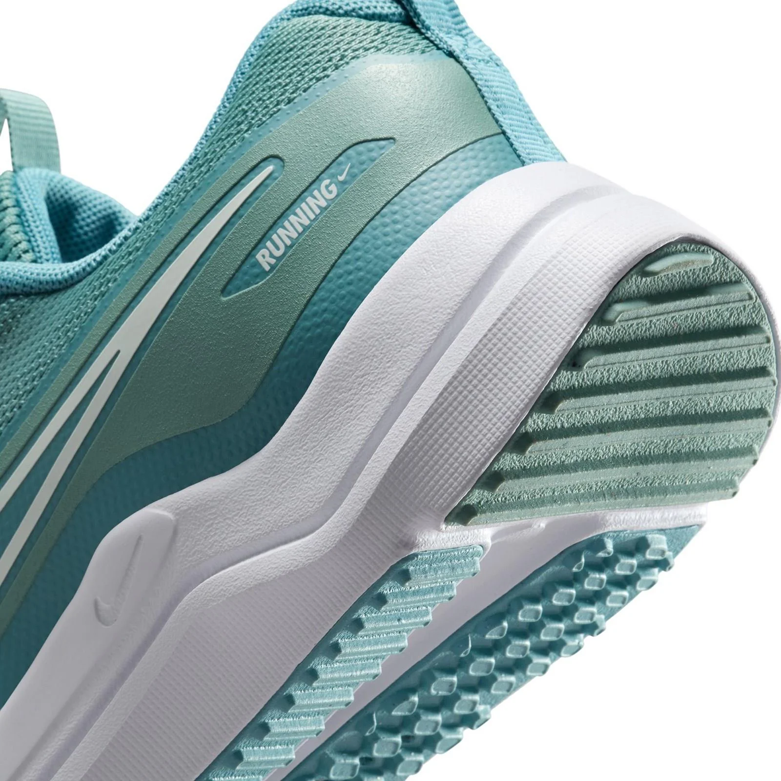 15225-nike-cosmic-runner-kids-road-running-shoes-6.webp Nike Cosmic Runner Kids Road Running Shoes