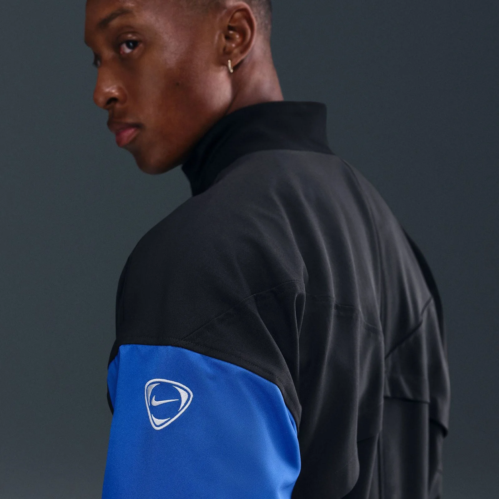 17002-nike-chelsea-fc-strike-third-mens-dri-fit-total-90-soccer-anthem-jacket-4.webp Nike Chelsea FC Strike Third Mens Dri-FIT Total 90 Soccer Anthem Jacket
