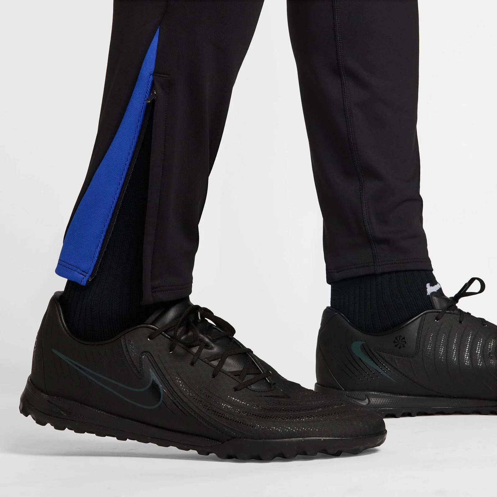 18911-nike-paris-saint-germain-strike-third-mens-dri-fit-total-90-soccer-knit-pants-3.webp Nike Paris Saint-Germain Strike Third Mens Dri-FIT Total 90 Soccer Knit Pants