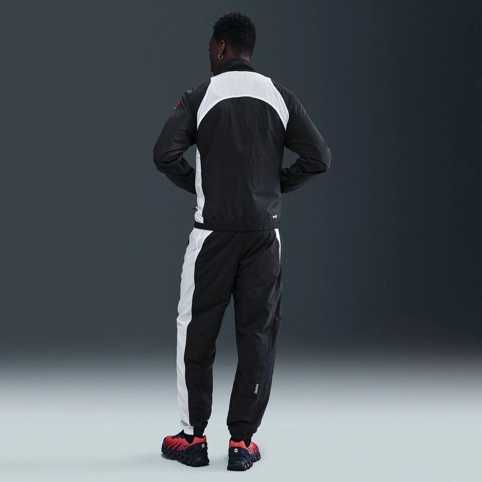 18970-nike-paris-saint-germain-mens-soccer-total-90-soccer-track-jacket-7.webp Nike Paris Saint-Germain Mens Soccer Total 90 Soccer Track Jacket