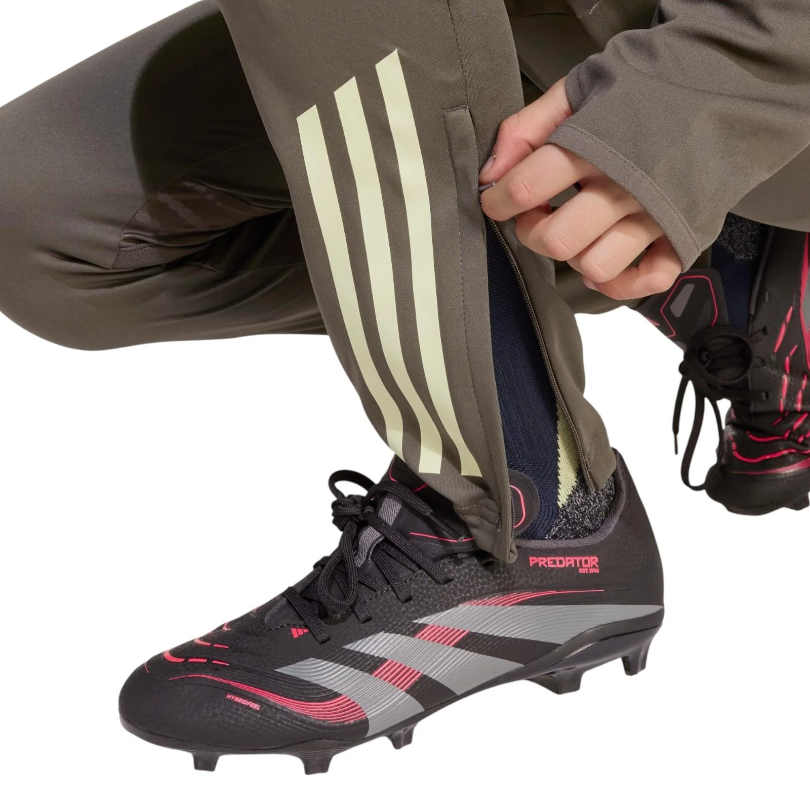 2590-adidas-real-madrid-football-2025-26-kids-training-pant-4.webp adidas Real Madrid Football 2025/26 Kids Training Pant