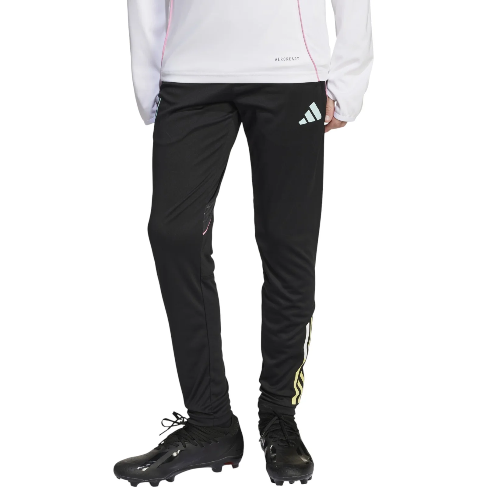 4132-adidas-juventus-football-kids-2025-26-training-pant-1.webp adidas Juventus Football Kids 2025/26 Training Pant