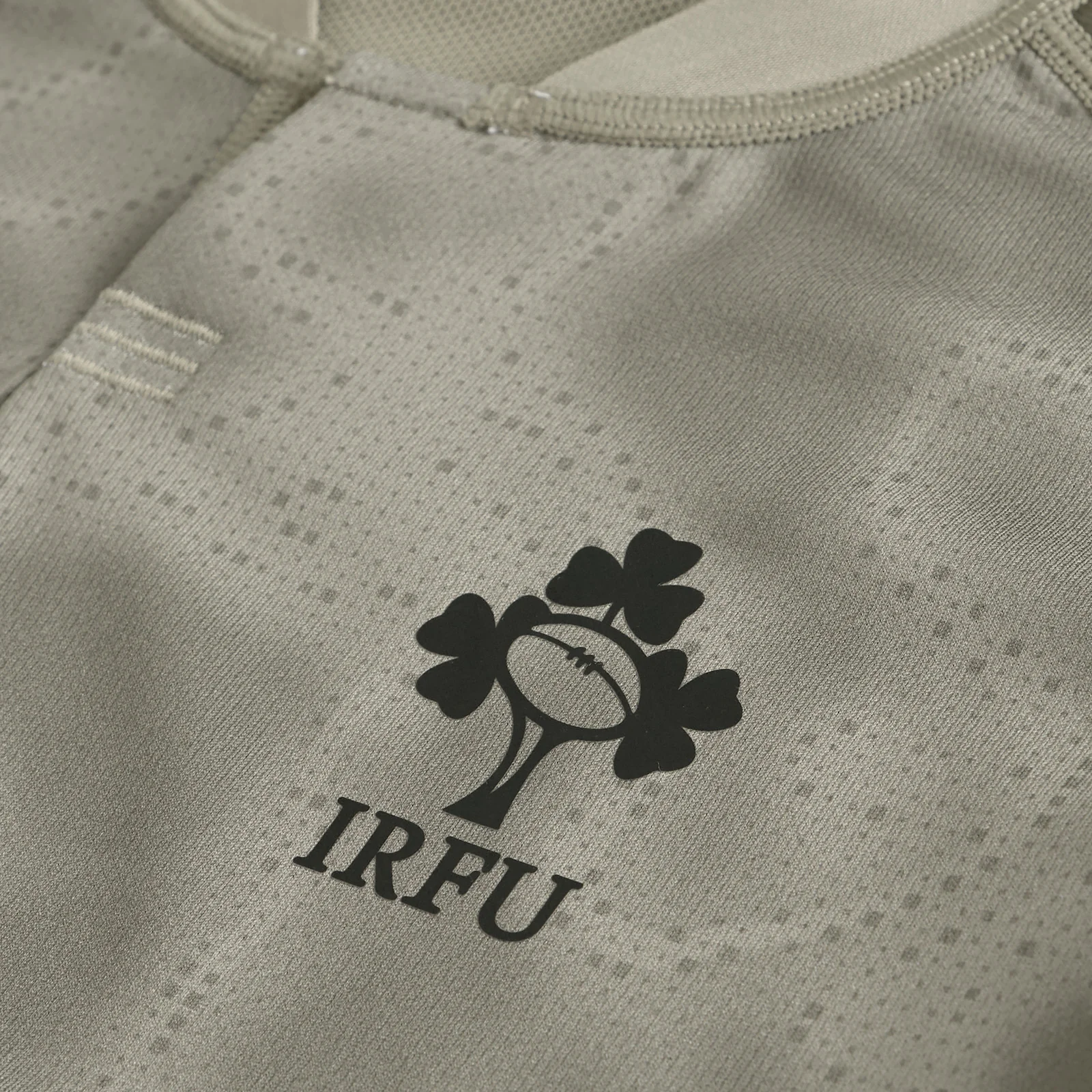 7142-canterbury-irfu-ireland-rugby-2025-26-kids-train-pro-jersey-8.webp Canterbury IRFU Ireland Rugby 2025/26 Kids Train Pro Jersey