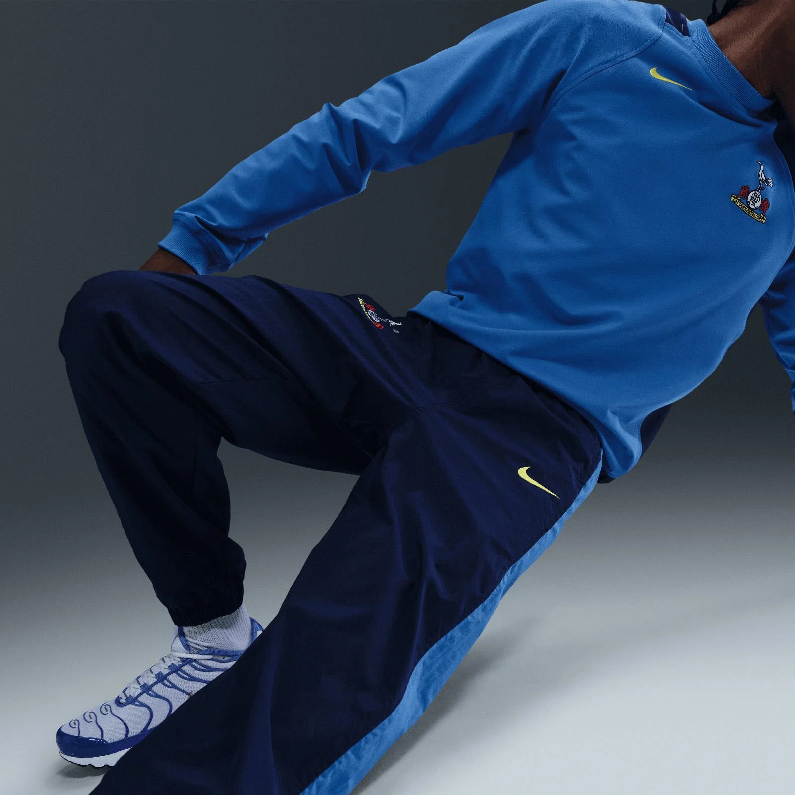 73-nike-tottenham-hotspur-third-mens-total-90-soccer-woven-track-pants-5.webp Nike Tottenham Hotspur Third Mens Total 90 Soccer Woven Track Pants