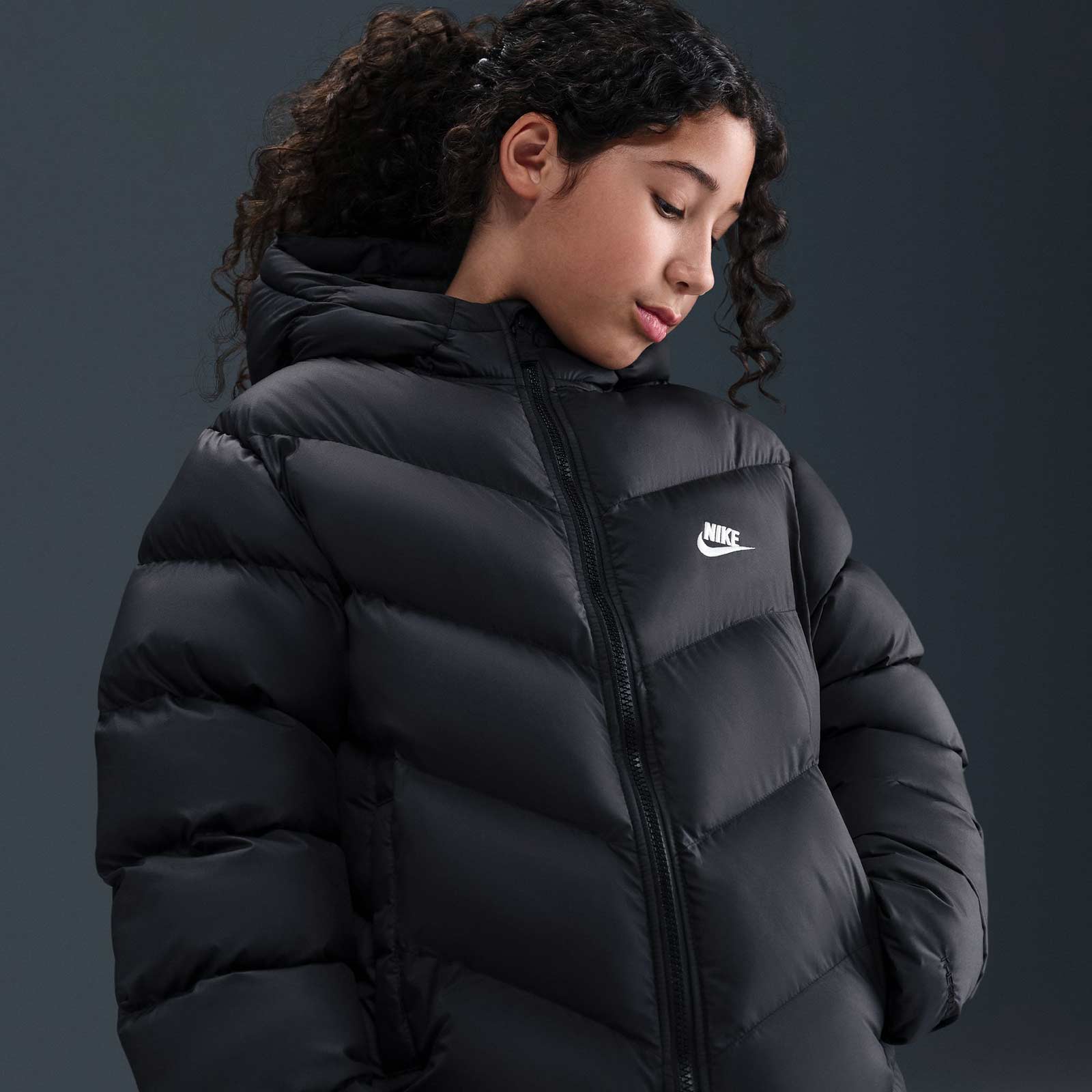 9750-nike-sportswear-all-day-play-kids-therma-fit-loose-fit-puffer-jacket-4.jpg Nike Sportswear All Day Play Kids Therma-FIT Loose-Fit Puffer Jacket